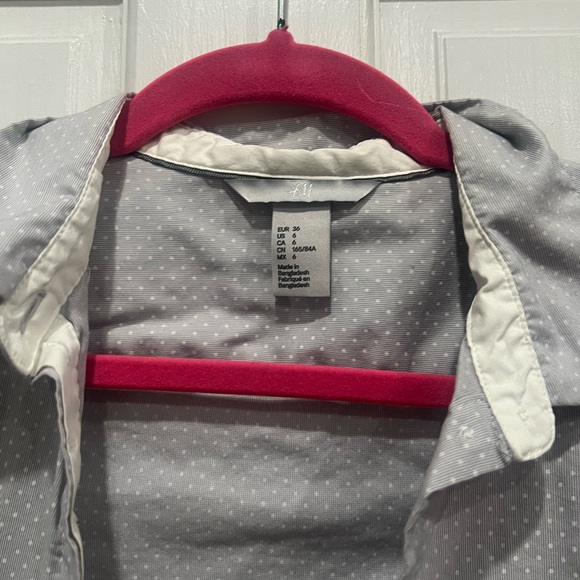 WOMen's Gray Polka Dot Shirt Size M Medium Button Down - Picture 3 of 4